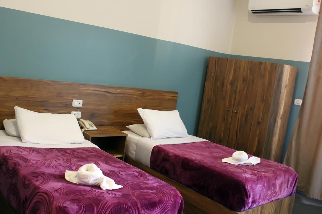Hotel Nitocrisse *