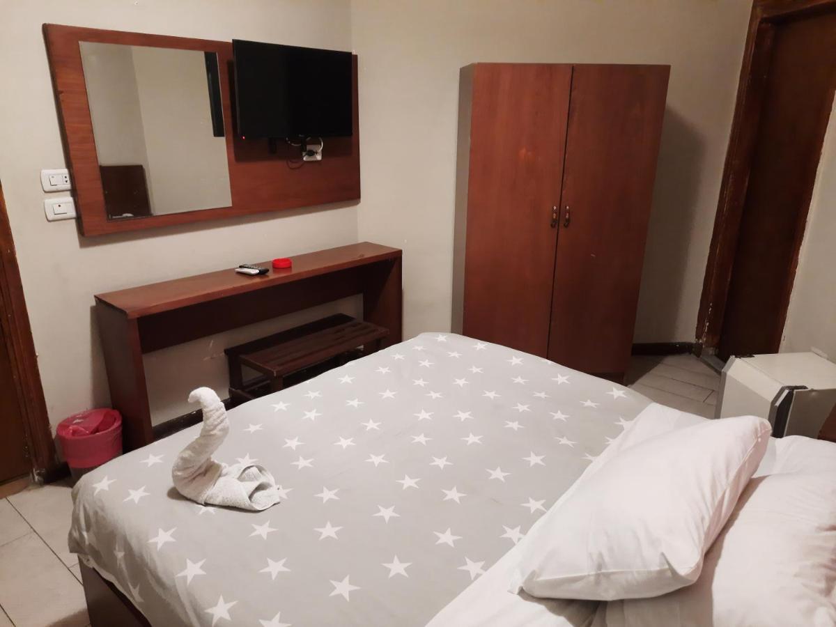 Nitocrisse Hotel *