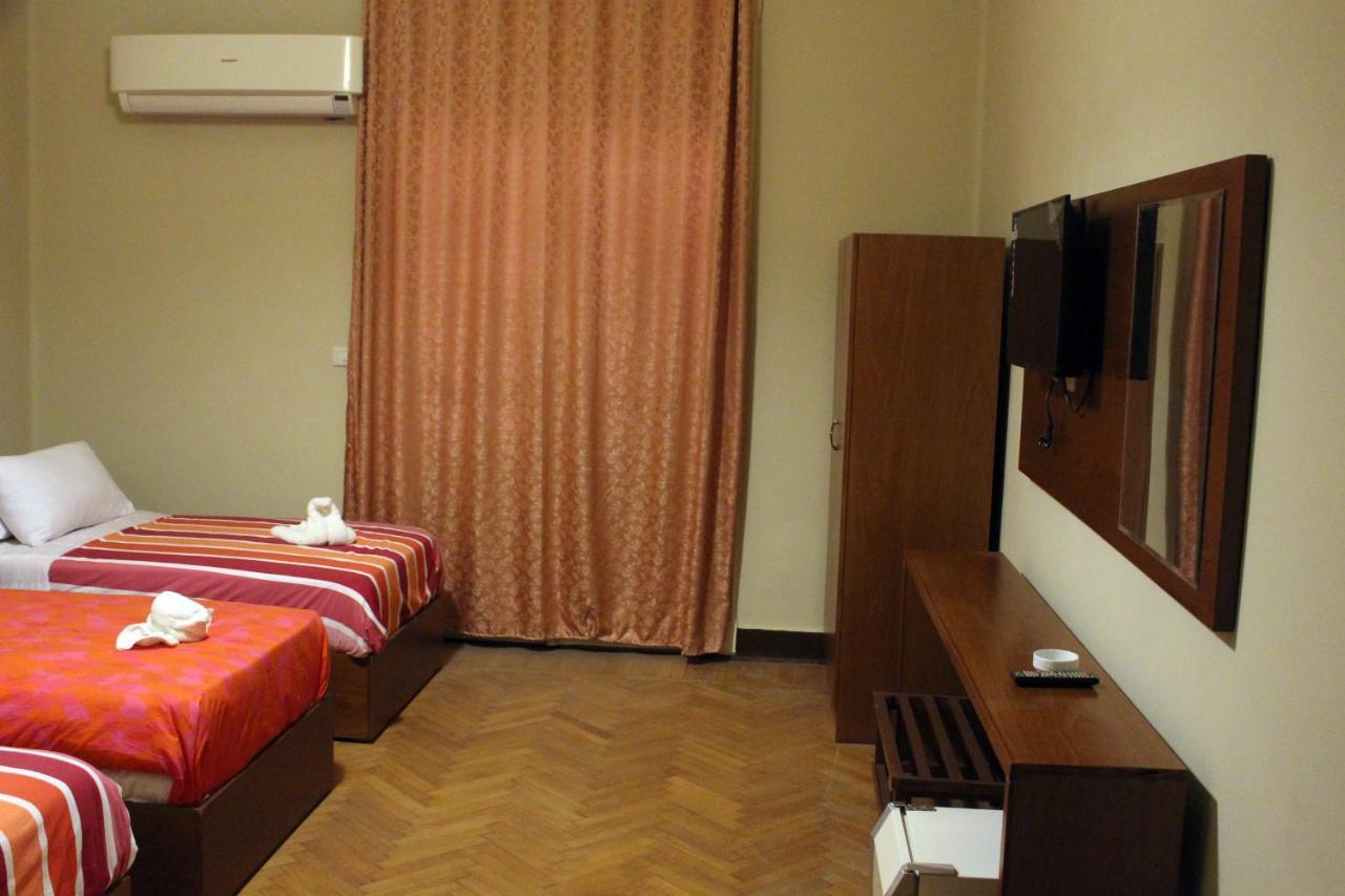 Hotel Nitocrisse *