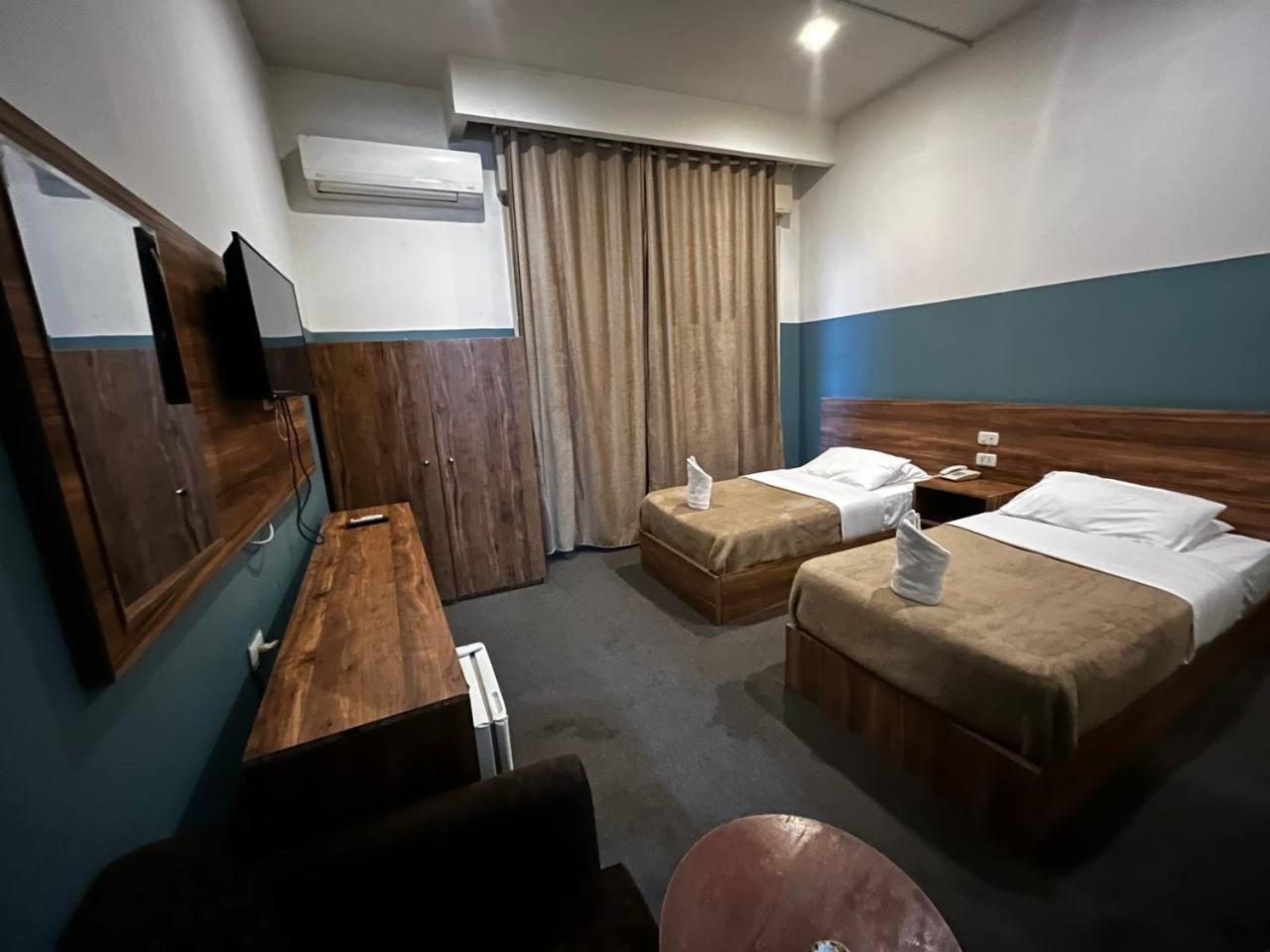 Nitocrisse Hotel *